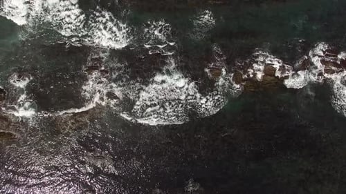Blick von oben auf das Meer