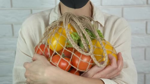 Paquete con alimentos ecológicos