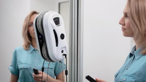 Robot de nettoyage au travail à domicile