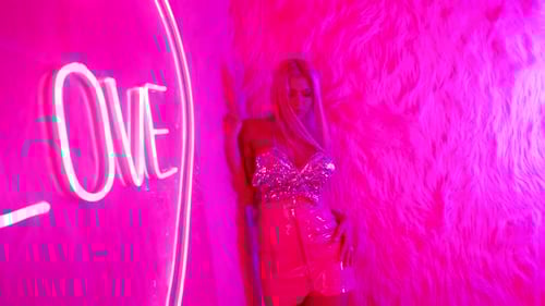 Sexy Gogo Dancer em Nightclub Strip ou Peep Show Love and Passion in Love Hotel