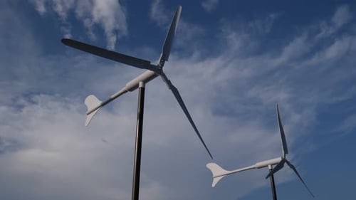 sauberer und erneuerbarer Windpark in Bewegung, Umwandlung kinetischer Energie, moderne Elektroindustrie