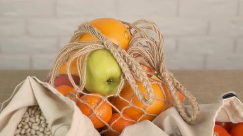 Productos ecológicos en una bolsa