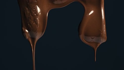 Barra de chocolate con chocolate negro derretido goteando sobre fondo marrón oscuro. Concepto de confitería