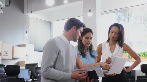 Business colleagues discussing over laptop 4k