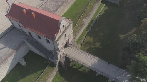 Aerial view of a palace and a fortress