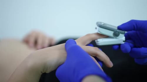 Monitoring Patient Vitals With a Pulse Oximeter