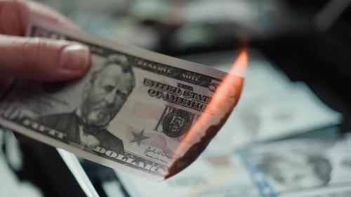 Brennende amerikanische Dollar-Banknoten Flamme of Fire aus Geld