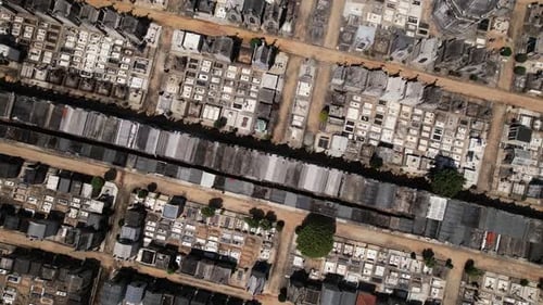 Cementerio de peinetas y tumbas en Oporto