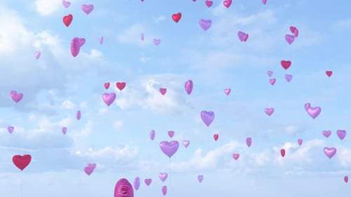 Rot-rosa Liebesballons in Herzform schweben hoch in den blauen bewölkten Himmel — 4K