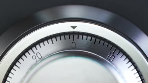 Coffre-fort en acier avec verrouillage de sécurité à combinaison de cadrans mécaniques. Détails du verrou sécurisé.