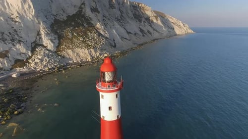 Révélation montante d'un phare dans la mer