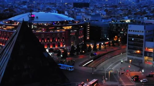 Vista aérea para a Praça da Espanha à noite, Barcelona, Espanha