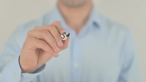 Stop Fracking, hombre escribiendo en pantalla transparente