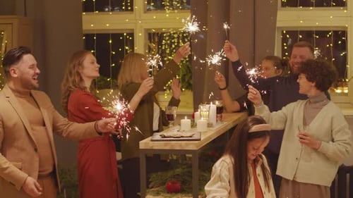Weihnachtsfeiern, Kamin und Weihnachtsbaum, Weihnachtsvorbereitungsprozess (53)