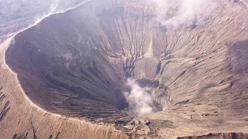 Vuela lejos de un volcán activo