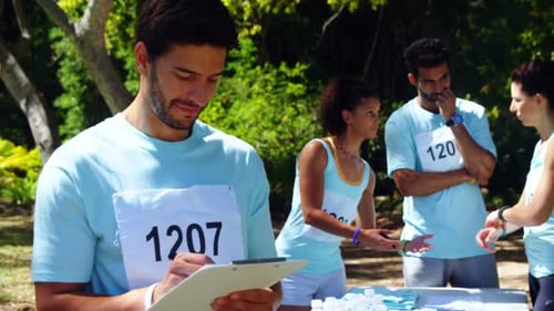 Athlètes s'inscrivant au marathon 4k