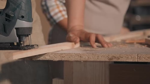 Using Electric Jigsaw For Cutting Wood