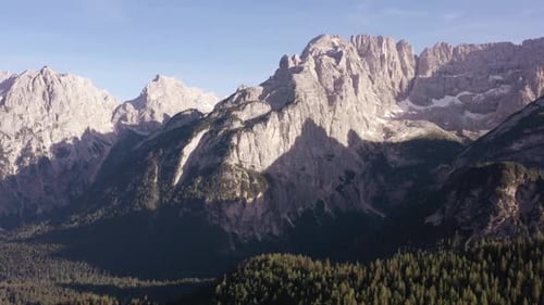 Bewaldete Wilde Berge