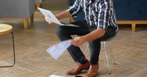 Male executive working in office 4k