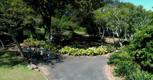 Marathonsportler laufen im Park