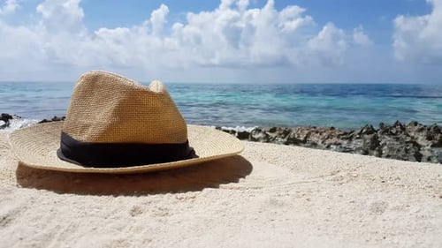Schöne saubere Luftaufnahme eines weißen Sandparadiesstrandes und türkisfarbenem Wasserhintergrund in hi