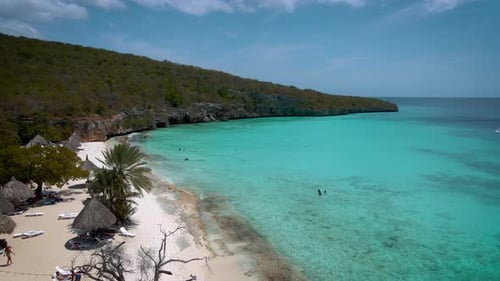 Playa Cas Abou en la isla caribeña de Curazao Playa Cas Abou en Curazao Caribe Tropical White