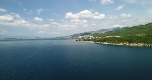 Praias e Paraíso Turístico da Superfície do Mar Esmeralda