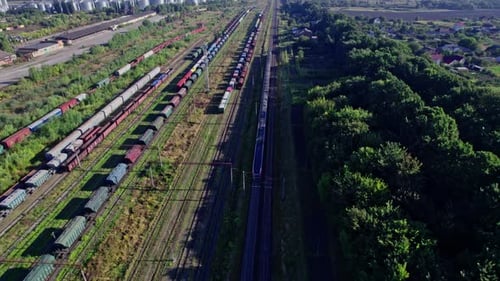 Estación de carga con trenes