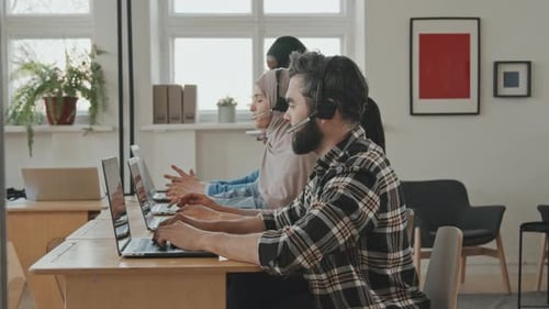 Ausgelastetes Call Center Workday