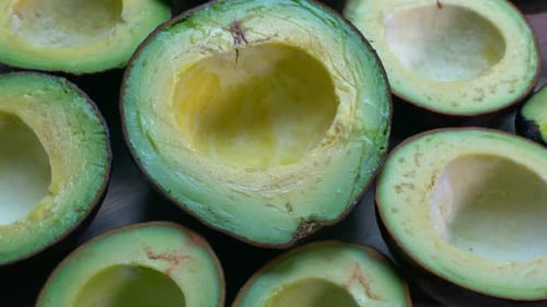 Geteilte Hälften Avocado Rot