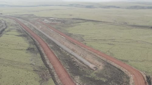 Se déplacer sur les voies ferrées. Vue aérienne de la voie d'arrêt d'urgence du chemin de fer à Trialeti, en Géorgie