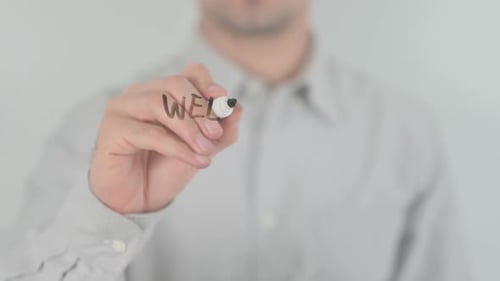 Geschäftsziele Mann schreibt auf transparentem Bildschirm