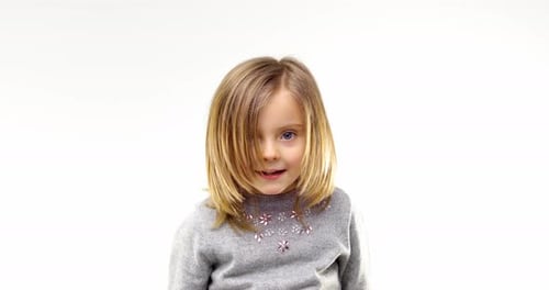 Beau Joyeux Amusement Jeune Enfant Blonde Smarty Fille Souriant et Faisant
