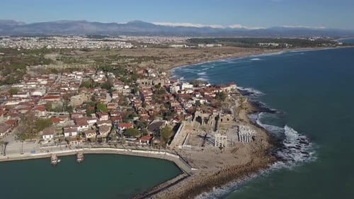 Luftaufnahmen von antiken Ruinen der Stadt und des Apollo-Tempels