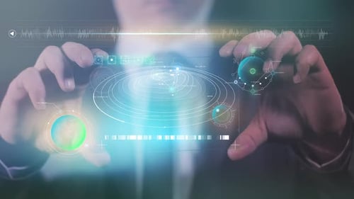 Un homme tient un gadget du futur entre ses mains HD