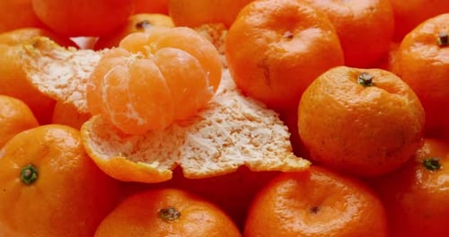 Frische Mandarinen oder Mandarinen im Korb.
