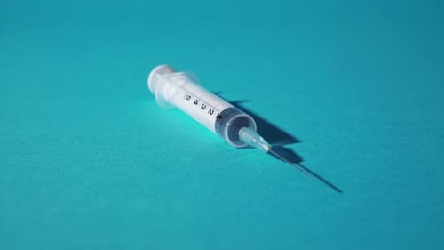 Spritze öffnet und schließt in Stop Motion