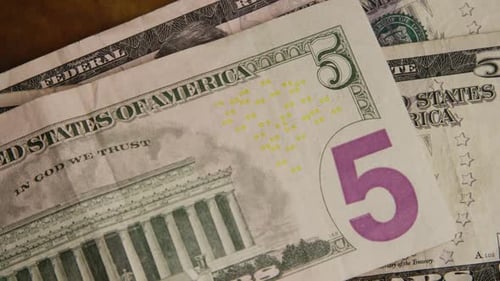 Rotierender Schuss von amerikanischem Geld (Währung) - MONEY 444