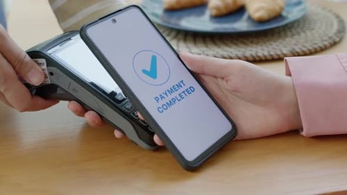 Pago digital con monedero electrónico sin efectivo por teléfono móvil sin contacto.