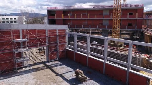 Estructura de construcción de nuevos edificios escolares