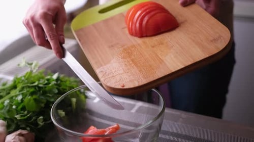 Slicing Tomatoes For a Healthy Salad