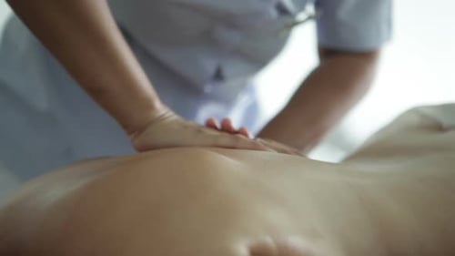 Rückenmassage aus nächster Nähe