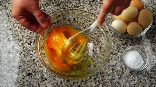 Eier schlagen