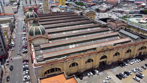 Edifício medieval do mercado municipal no centro de São Paulo.