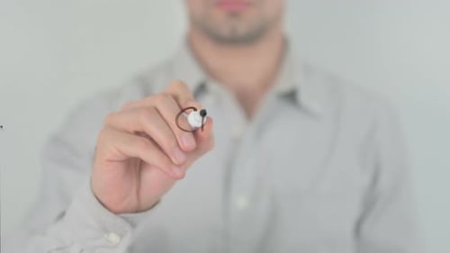 Karriere mit der Hand auf dem Bildschirm schreiben