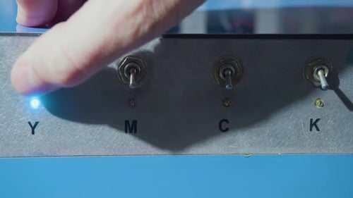 La inclusión de varios interruptores de palanca en primer plano