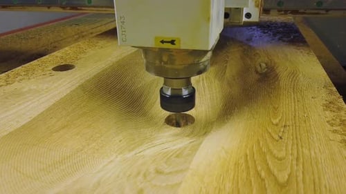 Fresadora de madera para cortar sumidero para fregadero de madera de roble.