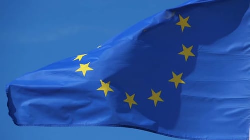 Europäische Flagge weht im Wind