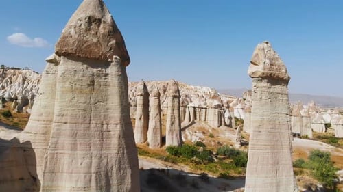 Zumbido aéreo de Capadocia con vista al valle del amor, Goreme, Turquía