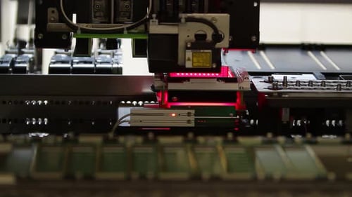 Machine automatique de prélèvement et de placement pour l'assemblage de circuits imprimés, technologie de montage en surface. Version 4K.